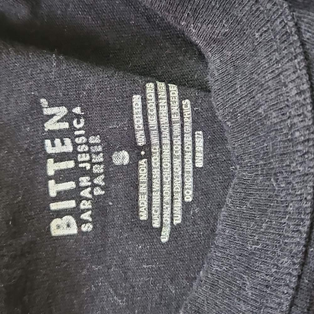 Bitten T-shirt by Sarah Jessica Parker - Picture 2 of 2